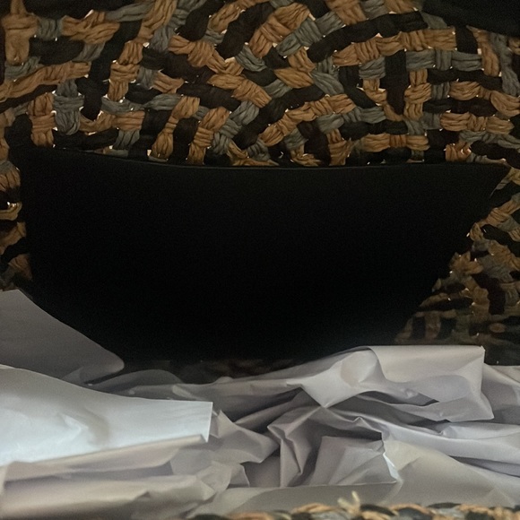 NWT Round Straw Bag - Picture 4 of 10